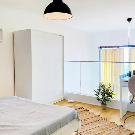 Cozy Loft With Skyline View In Modern Apartment *